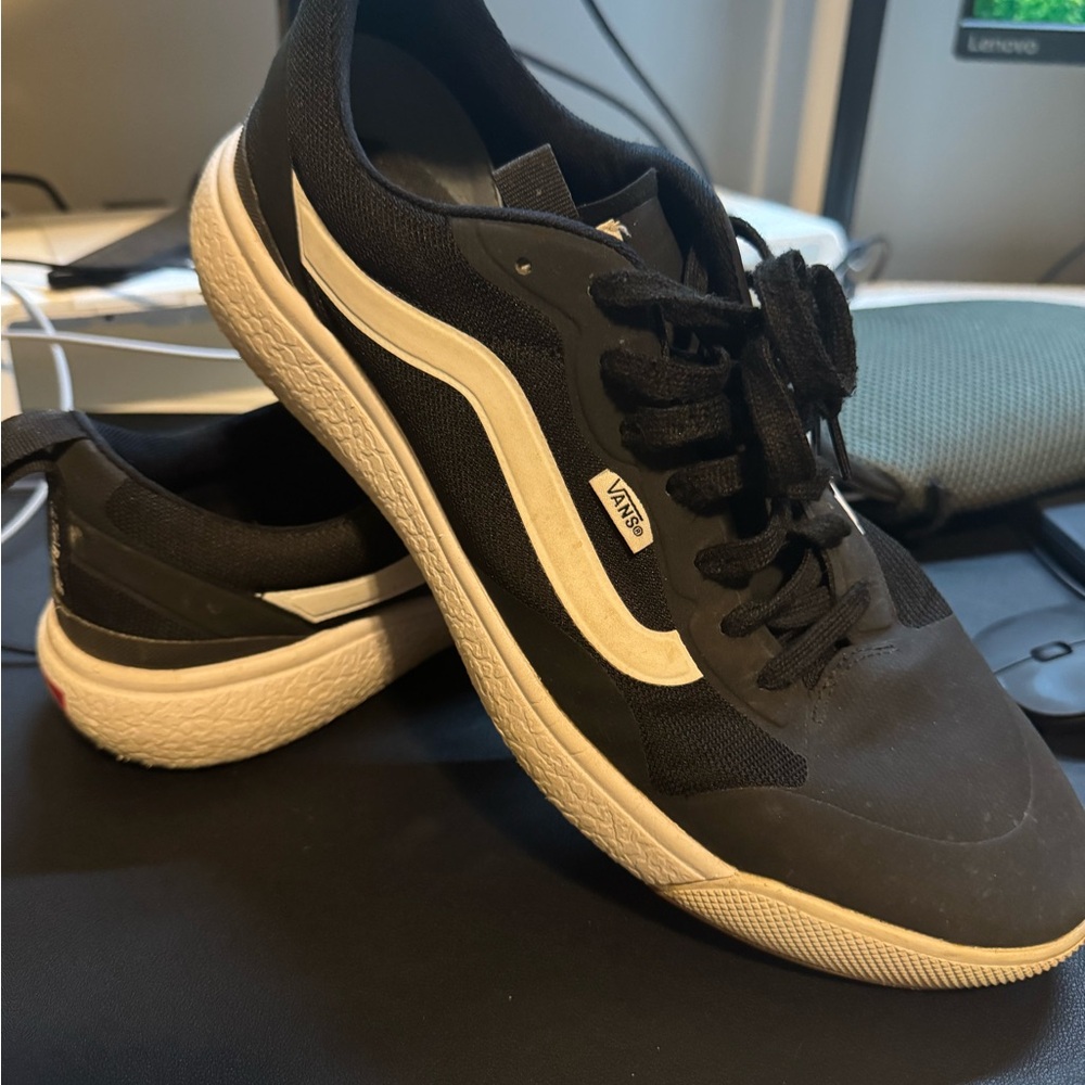 Vans Men's Black and White Sneakers